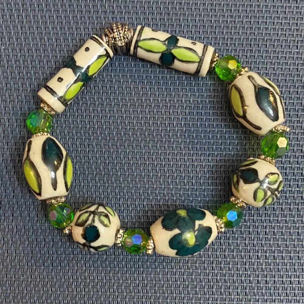 #9 Ceramic large bead green bracelet
